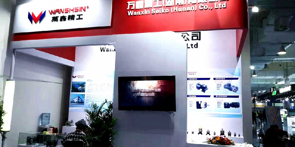 2019濟南國際數控機床展-萬鑫精工展位參觀者絡繹不絕