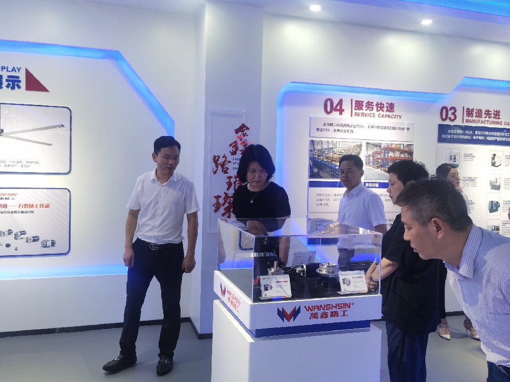 湖南省科技廳領導率調研團蒞臨萬鑫精工調研并指導工作