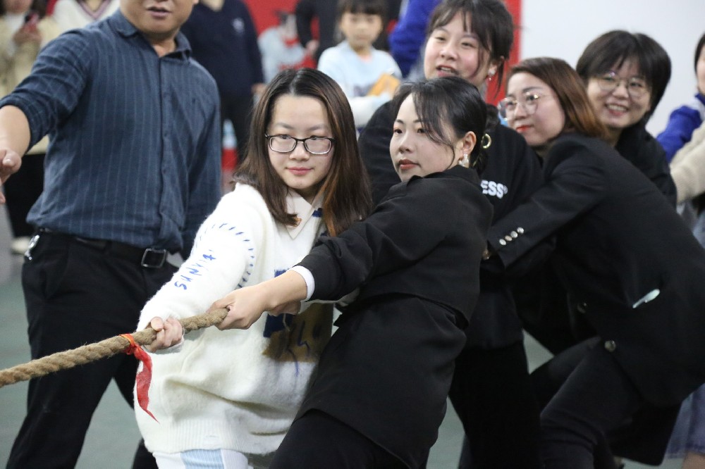 姐妹競技?xì)g樂多！第三屆女子趣味運(yùn)動(dòng)會(huì)精彩不停